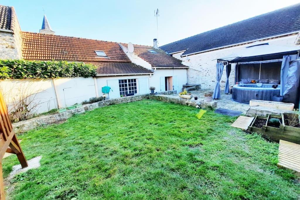 Villa Confortable Avec Jacuzzi A Chevannes Chevannes  Bagian luar foto