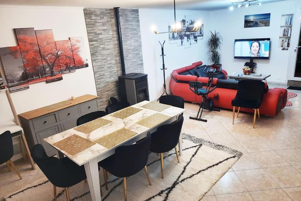 Villa Confortable Avec Jacuzzi A Chevannes Chevannes  Bagian luar foto